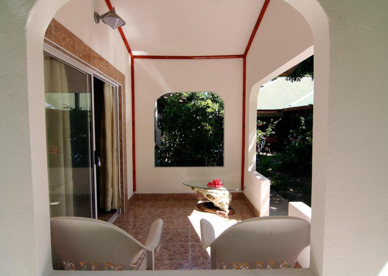 Rising Sun Guesthouse La Digue Exteriör bild