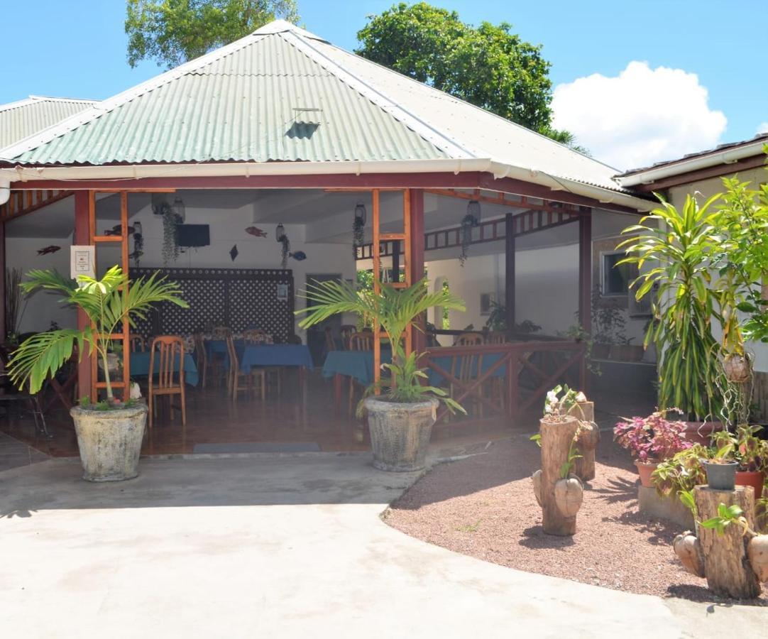 Rising Sun Guesthouse La Digue Exteriör bild