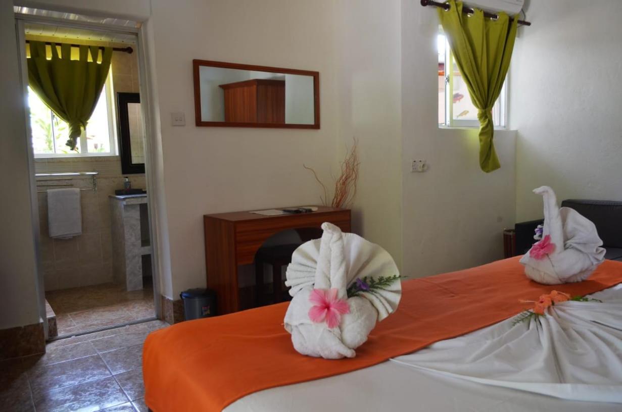 Rising Sun Guesthouse La Digue Exteriör bild