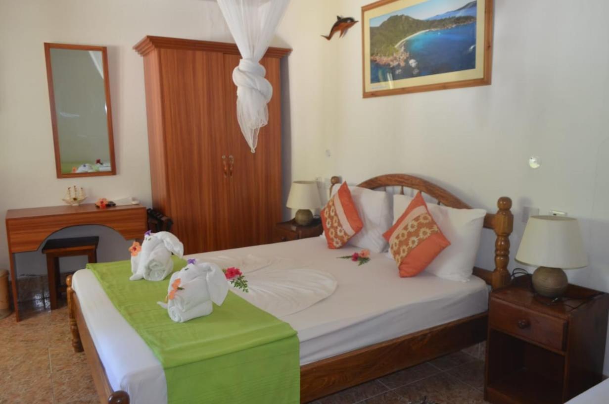Rising Sun Guesthouse La Digue Exteriör bild