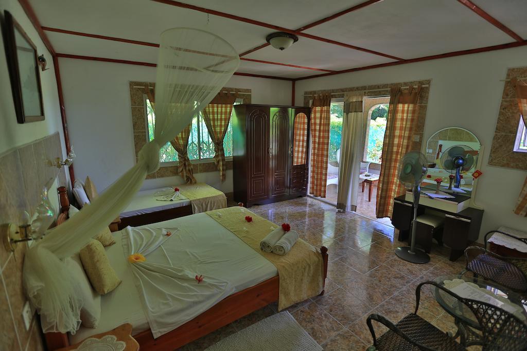 Rising Sun Guesthouse La Digue Rum bild